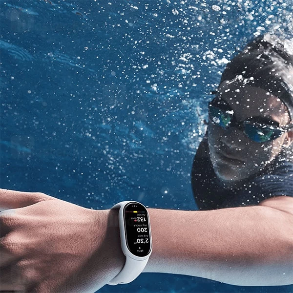 دستبند سلامتی هوشمند شیائومی Xiaomi Mi Band 10 M2459B1 نسخه گلوبال روی دست