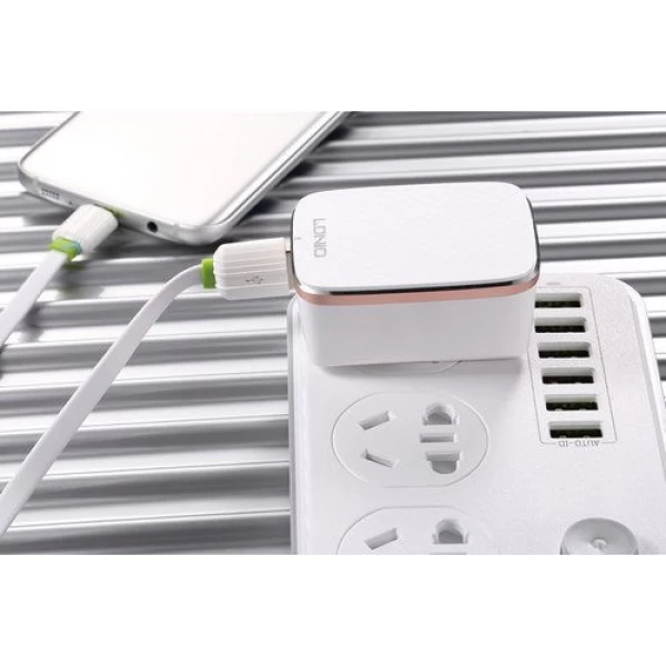 شارژر دیواری فست شارژ QC 3.0 الدینیو Ldnio A1204Q توان 18 وات با کابل همراه